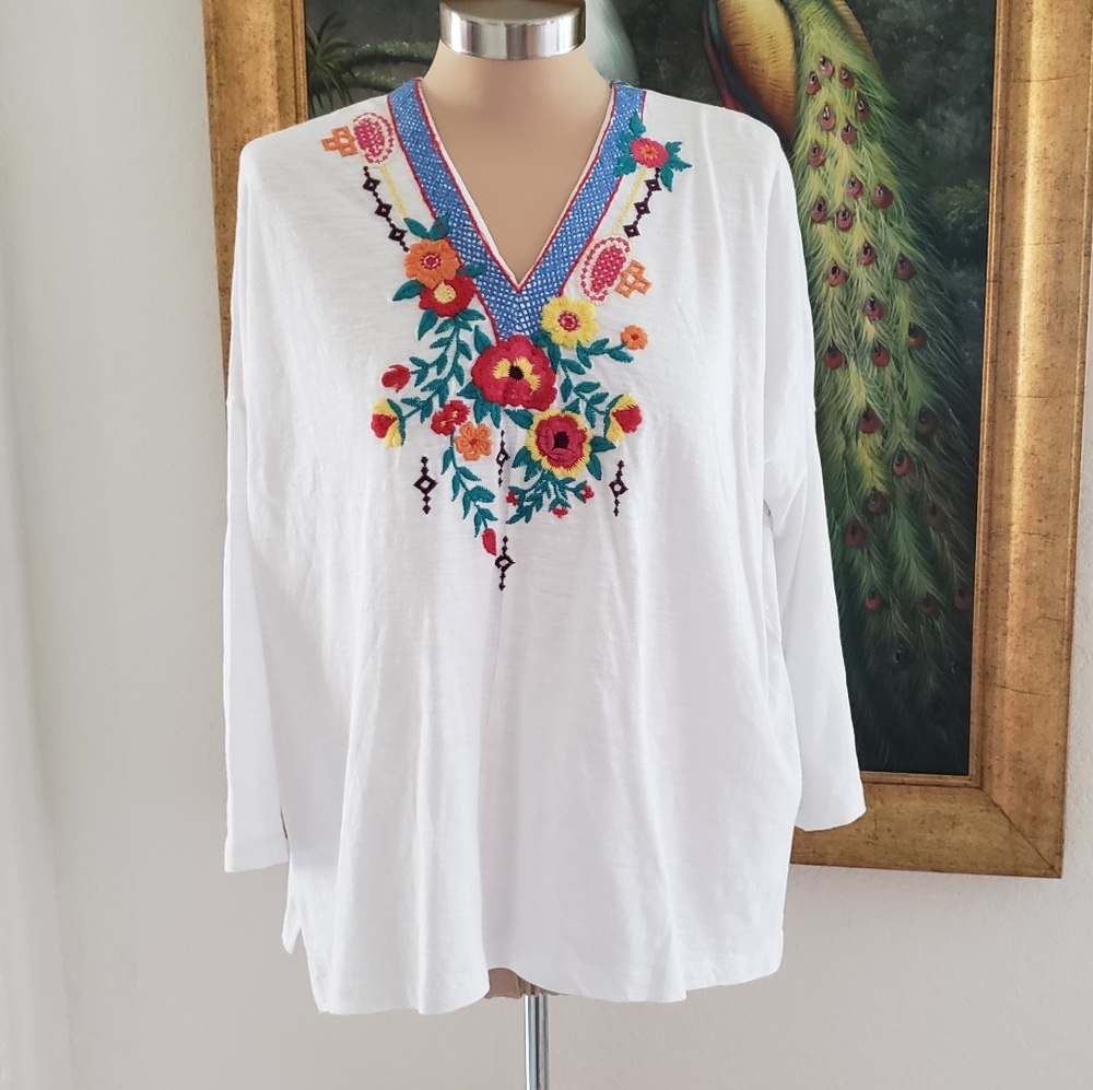 CAITE | White Oversized Floral Top